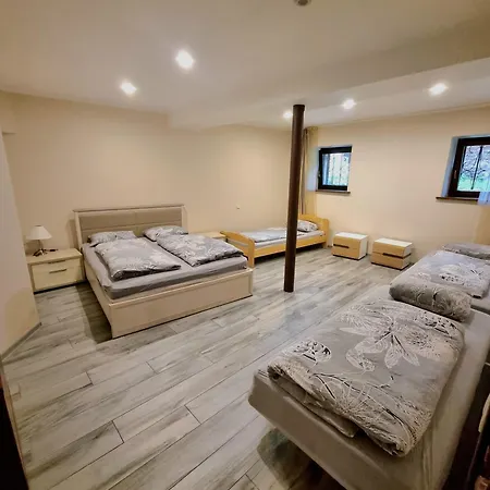 Апартаменти Spacious In The Quiet Center