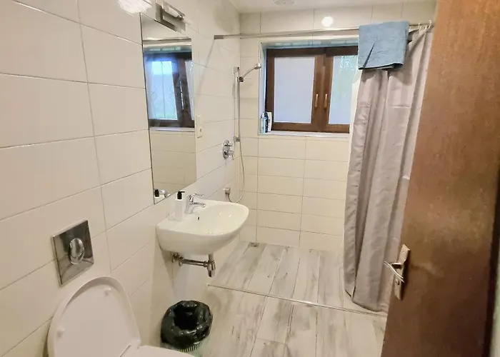 Spacious In The Quiet Center Διαμέρισμα